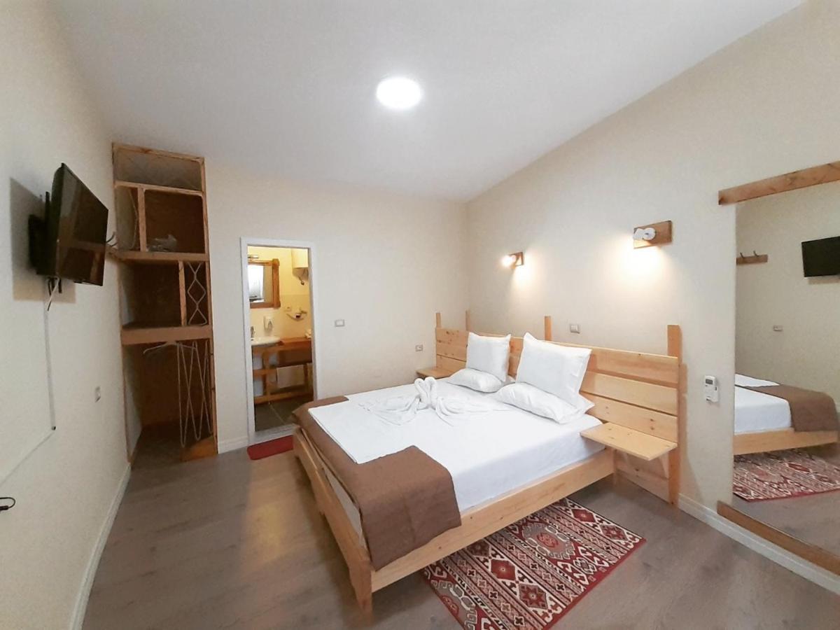 At Pikotiko'S - Korca City Rooms For Rent Exterior photo
