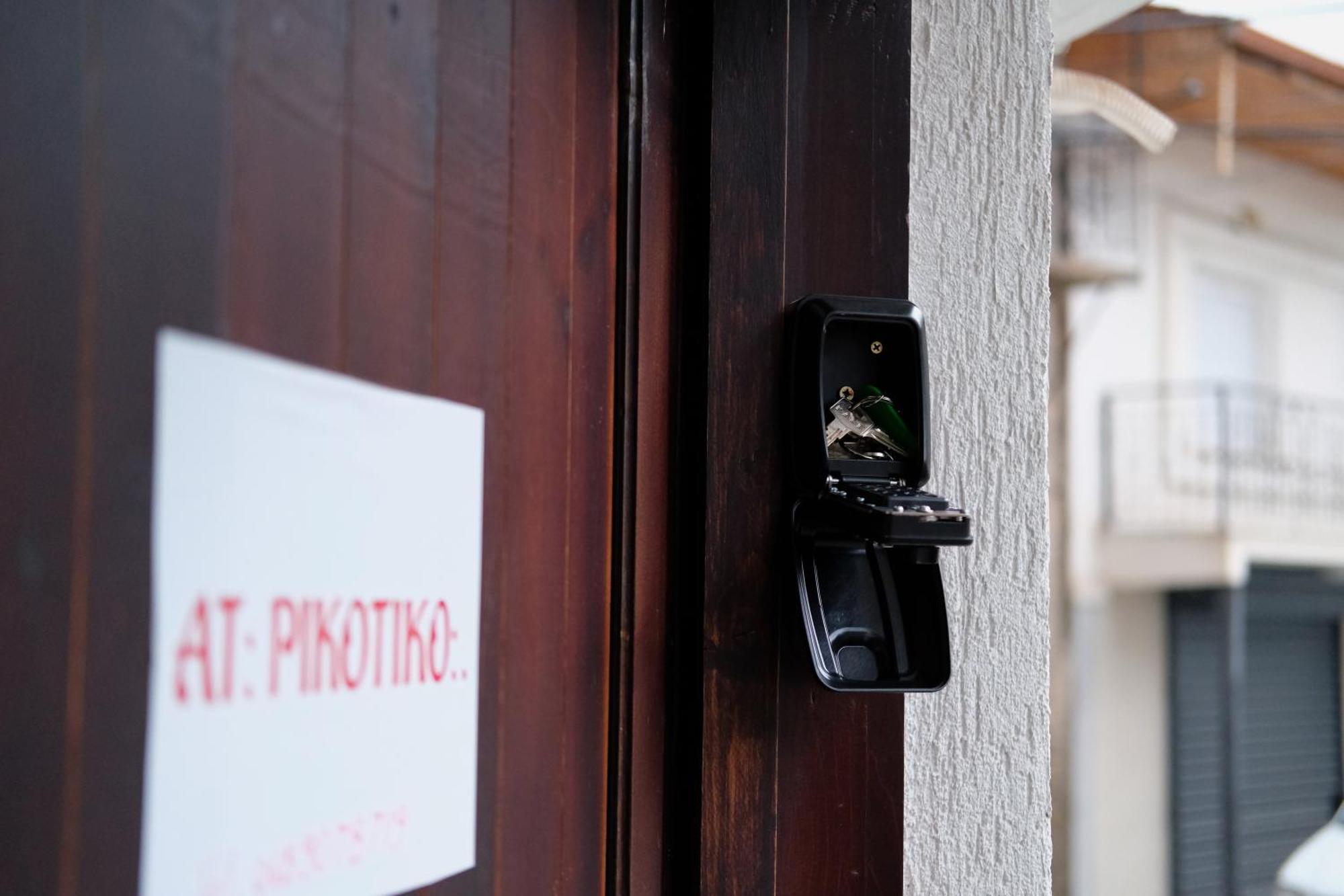 At Pikotiko'S - Korca City Rooms For Rent Exterior photo