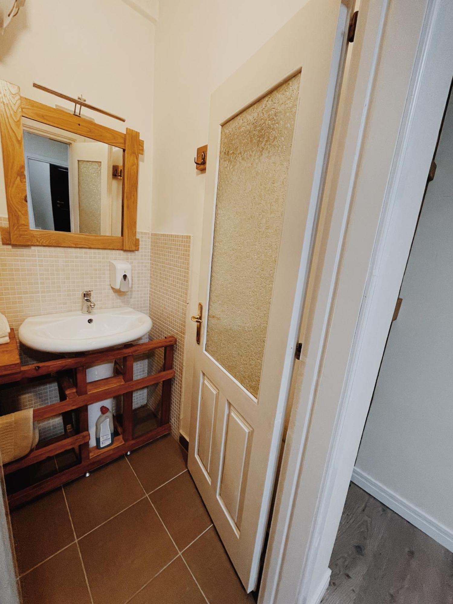 At Pikotiko'S - Korca City Rooms For Rent Exterior photo