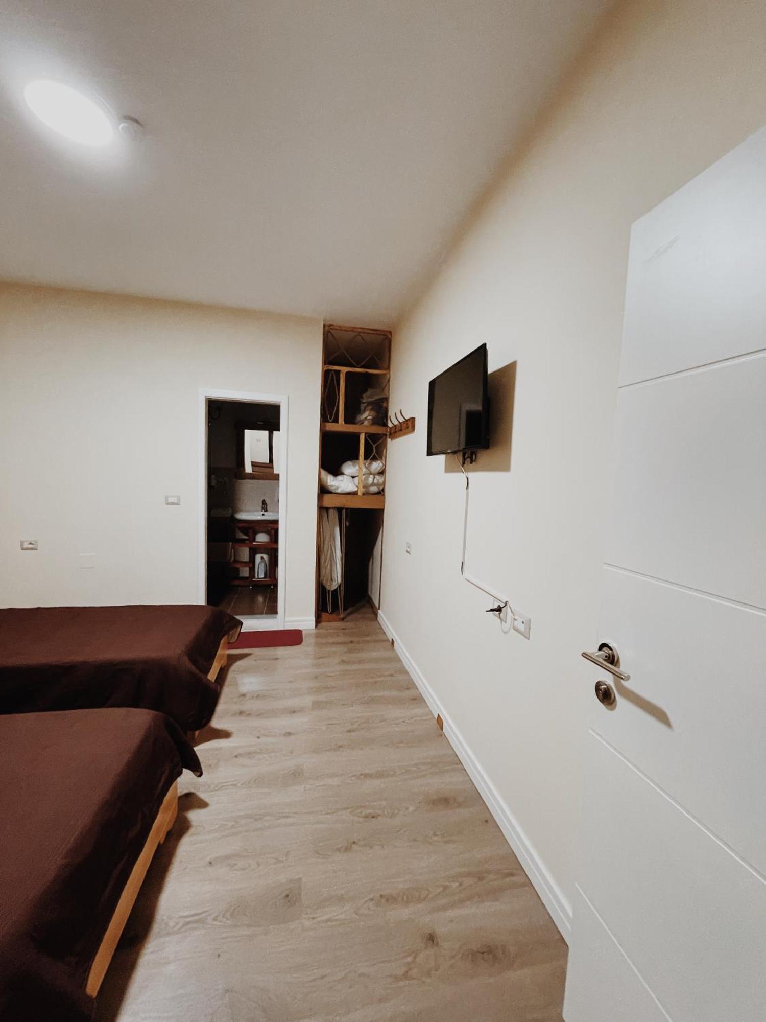 At Pikotiko'S - Korca City Rooms For Rent Exterior photo
