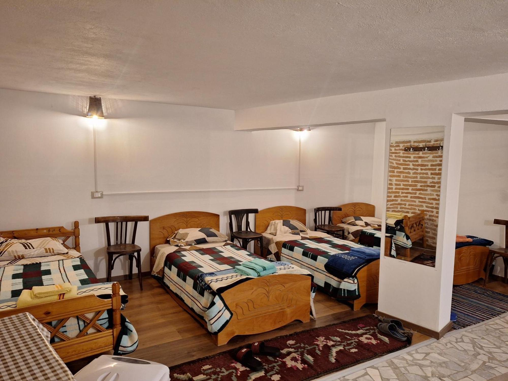 At Pikotiko'S - Korca City Rooms For Rent Exterior photo