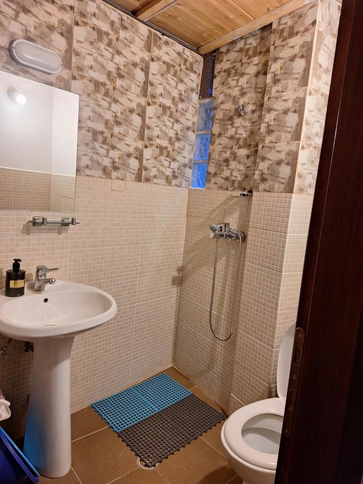At Pikotiko'S - Korca City Rooms For Rent Exterior photo